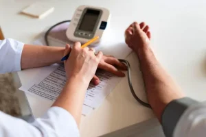 Tak Hanya Makanan! Ini 5 Kebiasaan Sepele Pemicu Kolesterol Tinggi