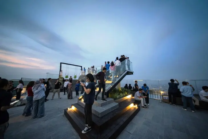 UP at Thamrin Nine - Menatap Jakarta dari Ketinggian