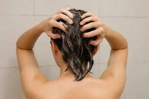 Cara Menghilangkan Hairspray dari Rambut agar Tetap Bersih dan Sehat